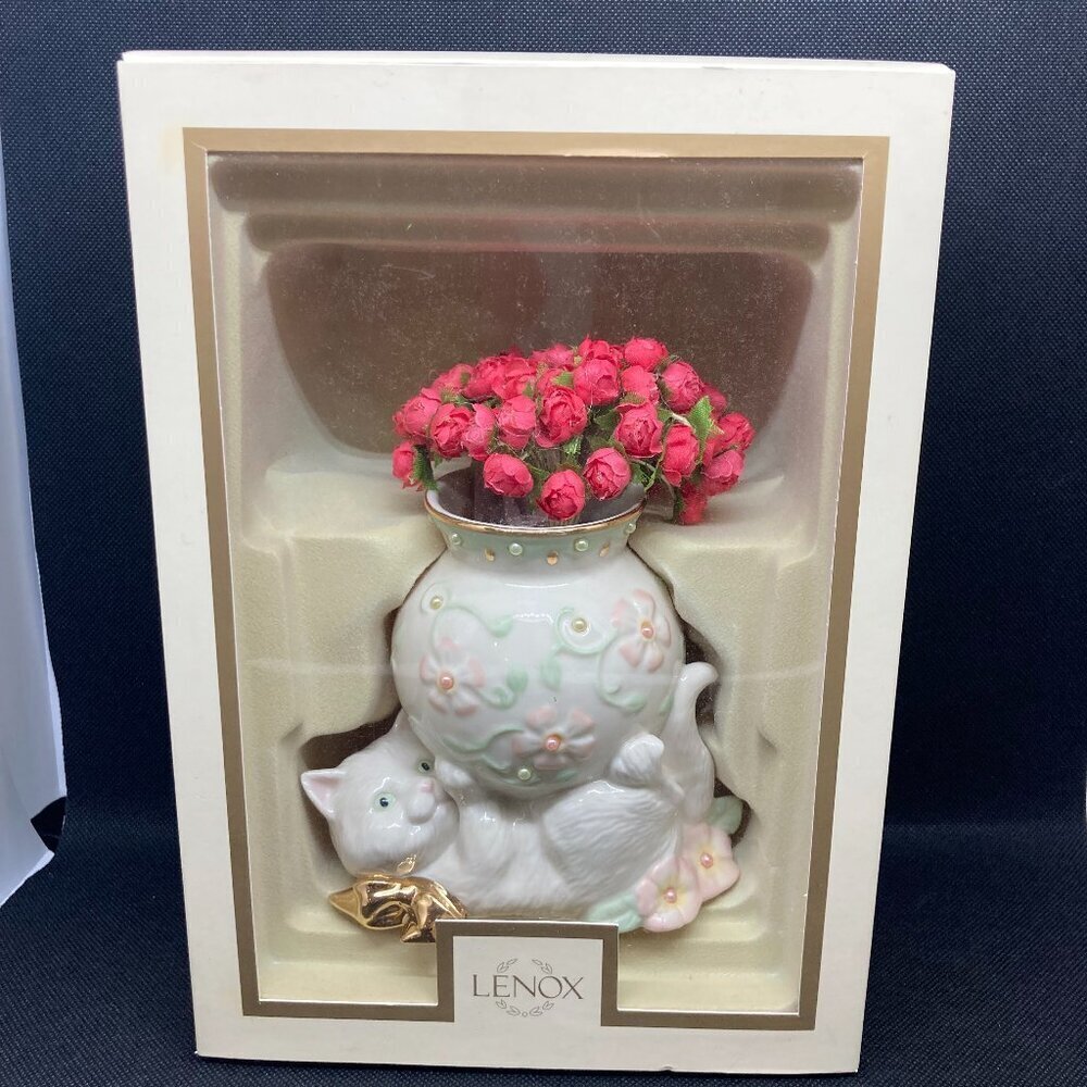 New in box Lenox Petals & Pearls cat bud vase